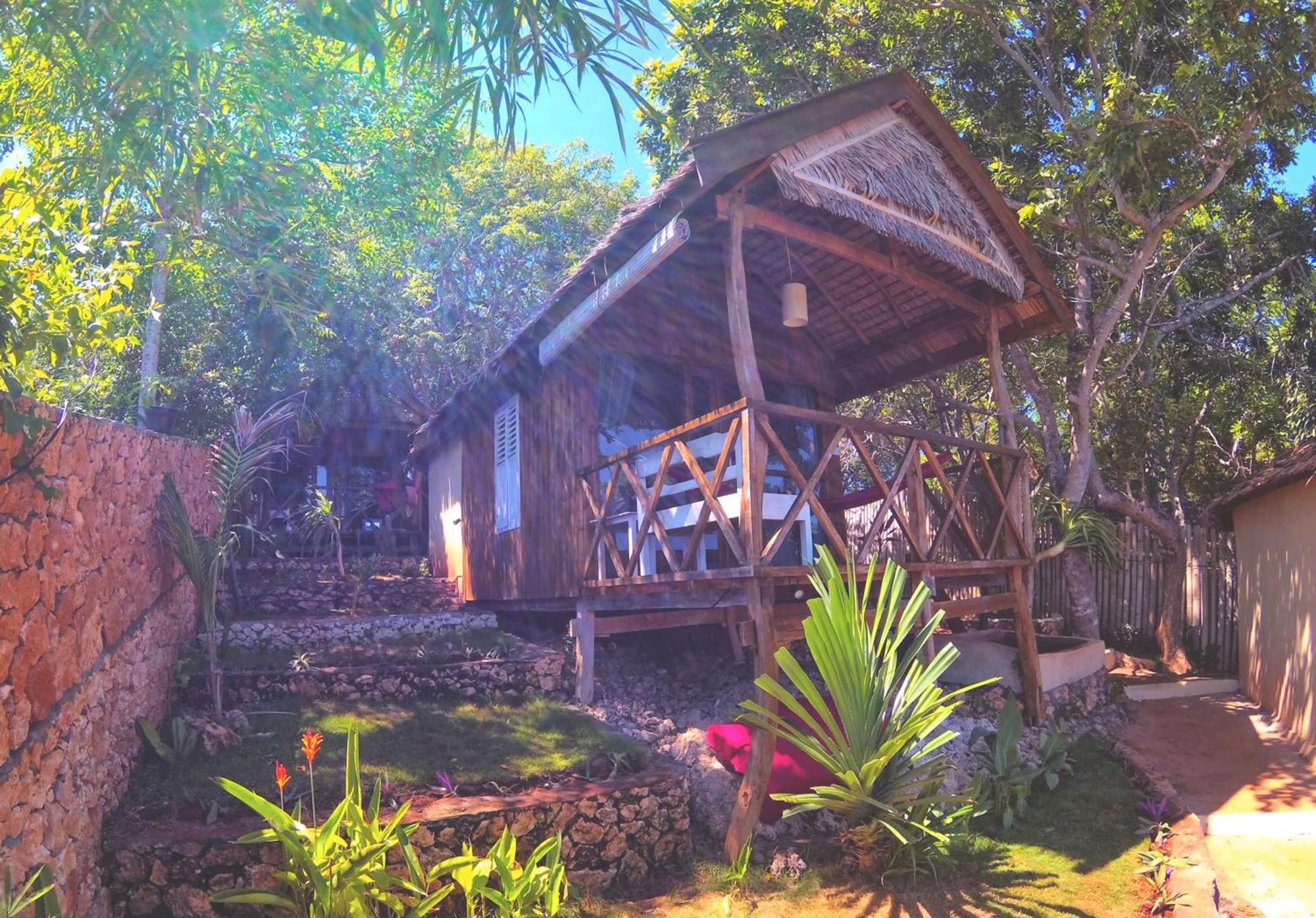 Cosmos Bungalows Bira Exteriör bild
