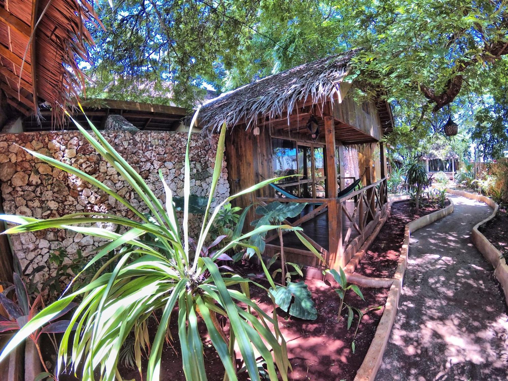 Cosmos Bungalows Bira Exteriör bild